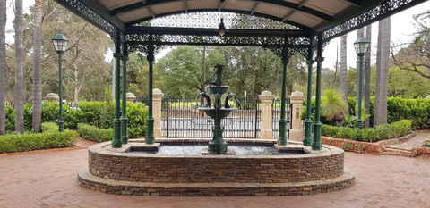 Grand Bluestone Mansion - Accommodation in Surfers Paradise 22