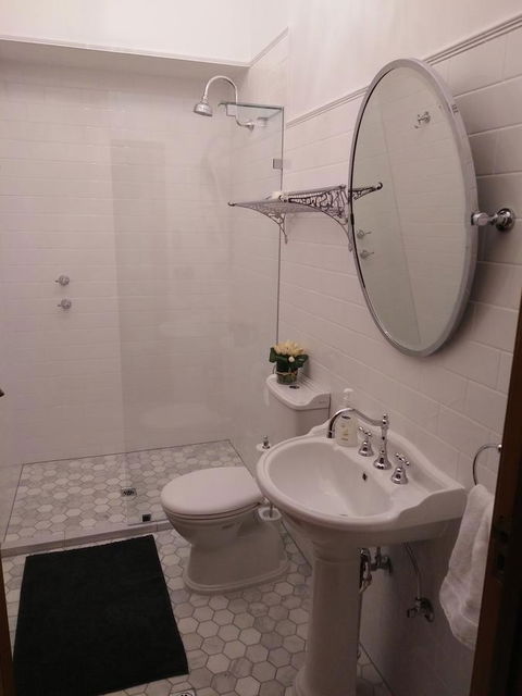 Grand Bluestone Mansion - Accommodation in Surfers Paradise 15