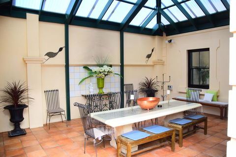 Grand Bluestone Mansion - Accommodation in Surfers Paradise 19