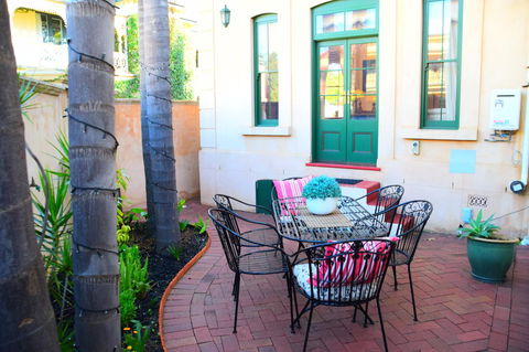 Grand Bluestone Mansion - Accommodation in Surfers Paradise 16