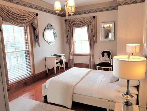 Grand Bluestone Mansion - Accommodation in Surfers Paradise 14