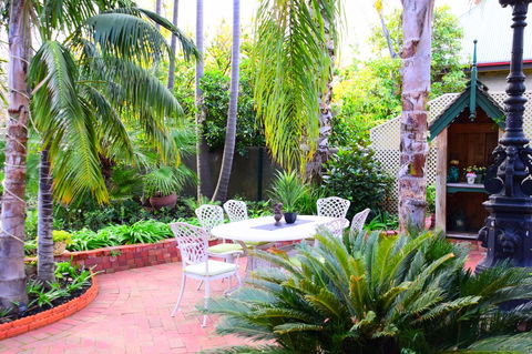 Grand Bluestone Mansion - Accommodation in Surfers Paradise 18