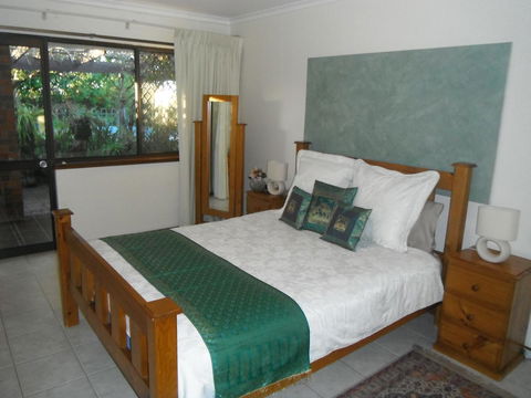 Linger Longer Vineyard - Accommodation in Surfers Paradise 5