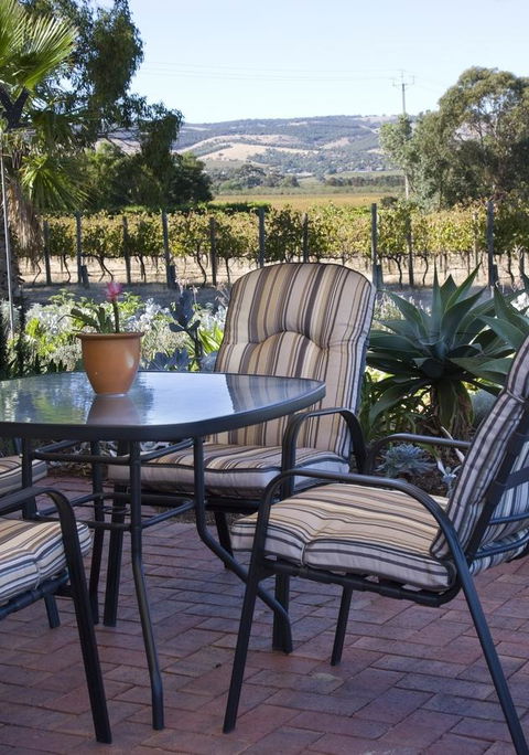 Linger Longer Vineyard - Accommodation in Surfers Paradise 14