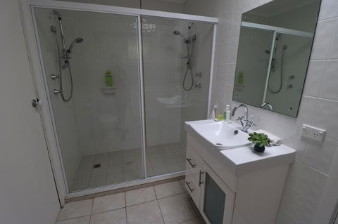 Linger Longer Vineyard - Accommodation in Surfers Paradise 9