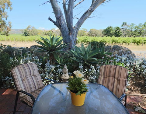 Linger Longer Vineyard - Accommodation in Surfers Paradise 0