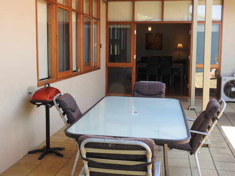 A Secret Garden - Accommodation in Surfers Paradise 19