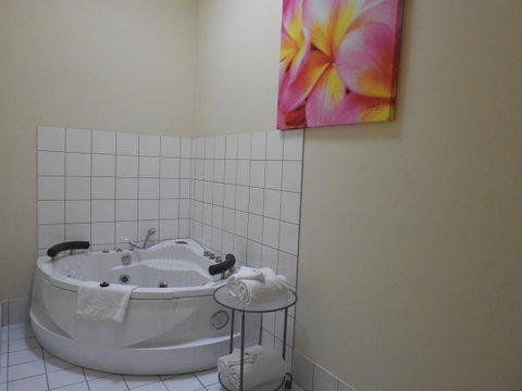 A Secret Garden - Accommodation in Surfers Paradise 8