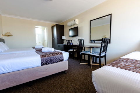 Abcot Inn - Accommodation in Surfers Paradise 2