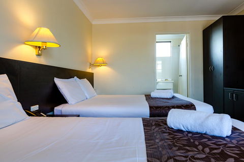 Abcot Inn - Accommodation in Surfers Paradise 11