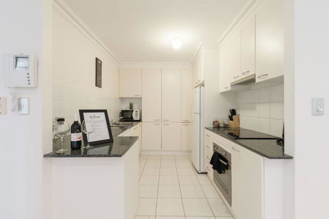 One Bedroom In Adelaideâ€™s East End FREE WIFI*Netflix*Parking - Accommodation in Surfers Paradise 3