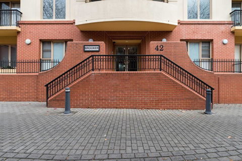 One Bedroom In Adelaideâ€™s East End FREE WIFI*Netflix*Parking - Accommodation in Surfers Paradise 13
