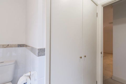 One Bedroom In Adelaideâ€™s East End FREE WIFI*Netflix*Parking - Accommodation in Surfers Paradise 20