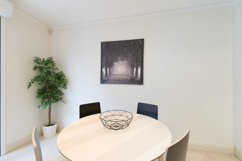 One Bedroom In Adelaideâ€™s East End FREE WIFI*Netflix*Parking - Accommodation in Surfers Paradise 21