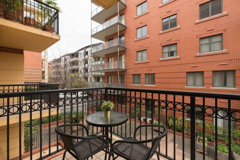One Bedroom In Adelaideâ€™s East End FREE WIFI*Netflix*Parking - Accommodation in Surfers Paradise 2