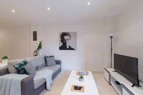 One Bedroom In Adelaideâ€™s East End FREE WIFI*Netflix*Parking - Accommodation in Surfers Paradise 0