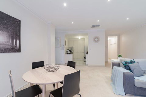 One Bedroom In Adelaideâ€™s East End FREE WIFI*Netflix*Parking - Accommodation in Surfers Paradise 18