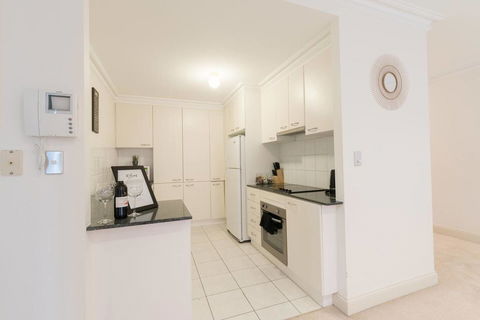 One Bedroom In Adelaideâ€™s East End FREE WIFI*Netflix*Parking - Accommodation in Surfers Paradise 12