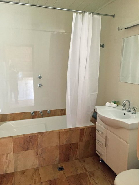 Coonawarra Place Motor Inn - Accommodation in Surfers Paradise 7