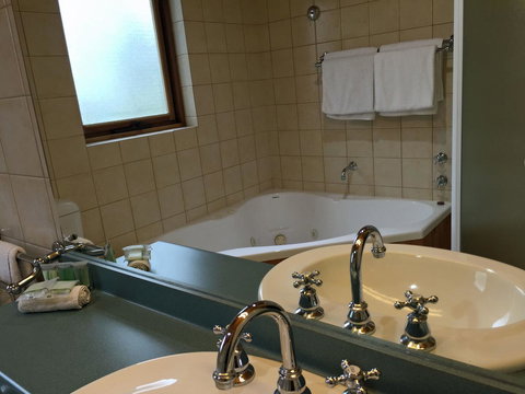 Coonawarra Place Motor Inn - Accommodation in Surfers Paradise 40