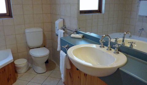 Coonawarra Place Motor Inn - Accommodation in Surfers Paradise 18