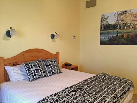 Coonawarra Place Motor Inn - Accommodation in Surfers Paradise 2