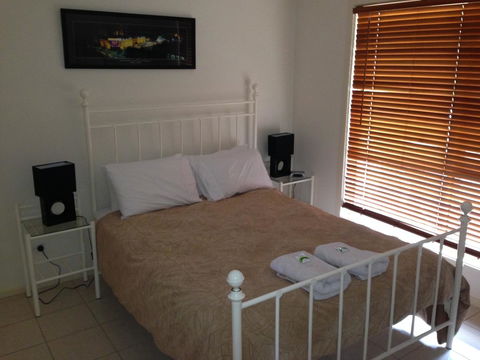Shiraz Cottage - Accommodation in Surfers Paradise 2