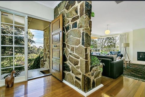Stunning House With Beautiful Entertainment Area!! - Accommodation in Surfers Paradise 0