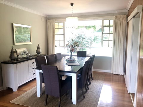 Stunning House With Beautiful Entertainment Area!! - Accommodation in Surfers Paradise 6
