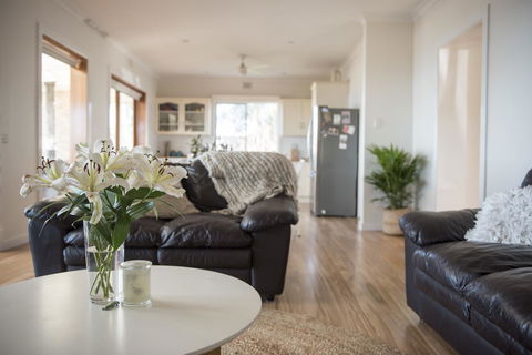 Port Lincoln Seaside Home - Accommodation in Surfers Paradise 4