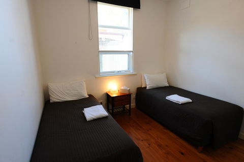Glenelg Holiday Apartments-Ellis - Accommodation in Surfers Paradise 9