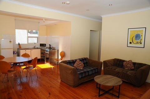 Glenelg Holiday Apartments-Ellis - Accommodation in Surfers Paradise 6