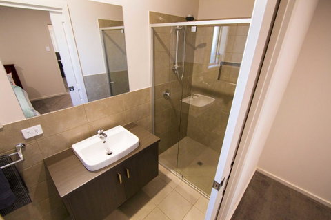 Serene Shores - Accommodation in Surfers Paradise 11