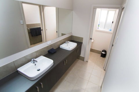 Serene Shores - Accommodation in Surfers Paradise 8