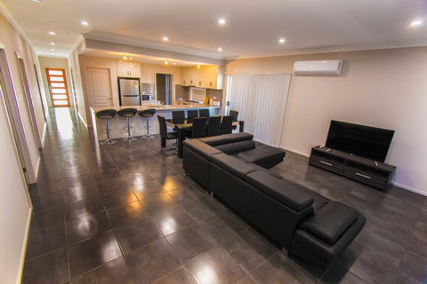 Serene Shores - Accommodation in Surfers Paradise 2