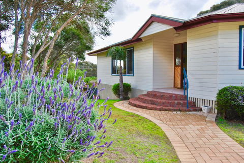 Annie\'s Balquhidder Cottage - Accommodation in Surfers Paradise 0