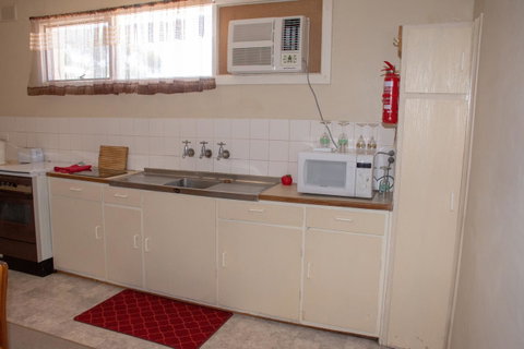 Kimba Units - Accommodation in Surfers Paradise 5