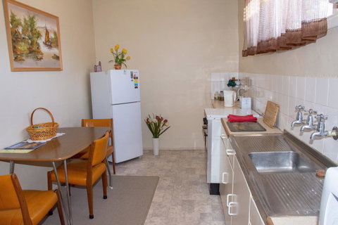 Kimba Units - Accommodation in Surfers Paradise 6