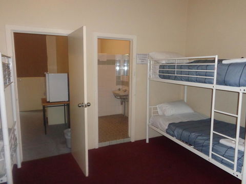 Adelaide Backpackers And Travellers Inn - Accommodation in Surfers Paradise 4