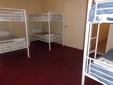 Adelaide Backpackers And Travellers Inn - Accommodation in Surfers Paradise 2