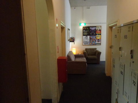 Adelaide Backpackers And Travellers Inn - Accommodation in Surfers Paradise 12