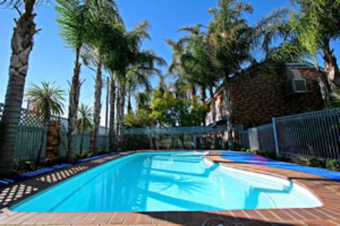 Cattlemans Country Motor Inn & Serviced Apartments - Accommodation in Surfers Paradise 0