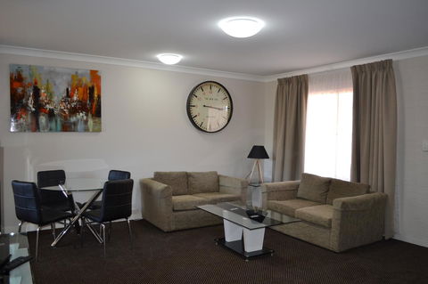 Cattlemans Country Motor Inn & Serviced Apartments - Accommodation in Surfers Paradise 41