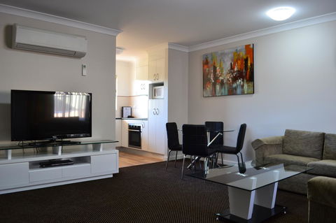Cattlemans Country Motor Inn & Serviced Apartments - Accommodation in Surfers Paradise 42