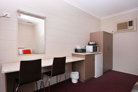 Motel Poinsettia - Accommodation in Surfers Paradise 6