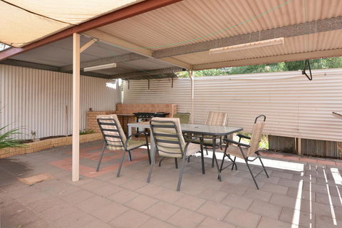 Motel Poinsettia - Accommodation in Surfers Paradise 12