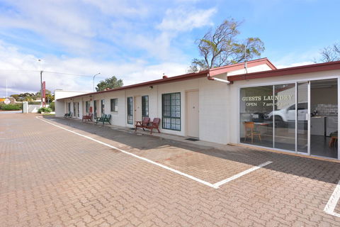 Motel Poinsettia - Accommodation in Surfers Paradise 9