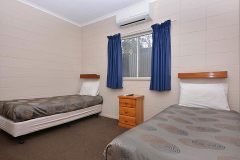 Motel Poinsettia - Accommodation in Surfers Paradise 16
