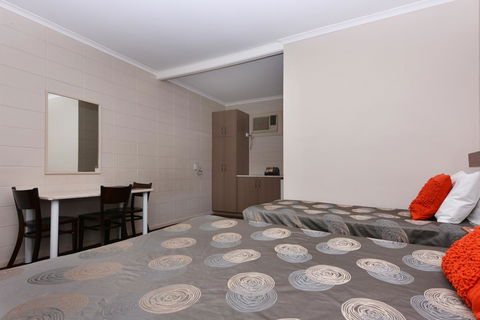 Motel Poinsettia - Accommodation in Surfers Paradise 18