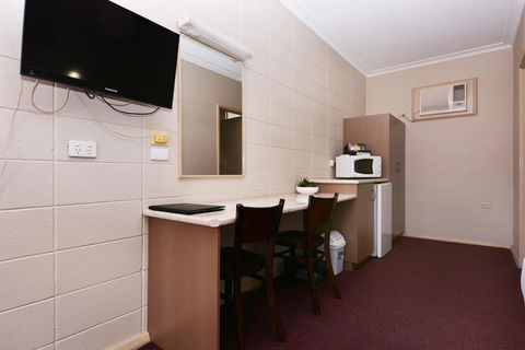 Motel Poinsettia - Accommodation in Surfers Paradise 28